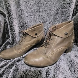 Taos Scribe Heeled Lace Up Booties Grey Size 10/10.5
